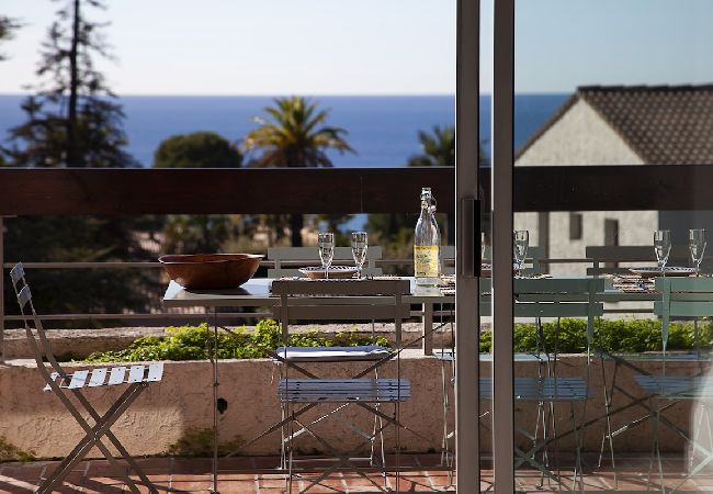 Appartement à La Ciotat - Bali. Clim, vue mer, terrasse, piscine partagée Appartement à La Ciotat - Bali. Clim, vue mer, terrasse, piscine partagée