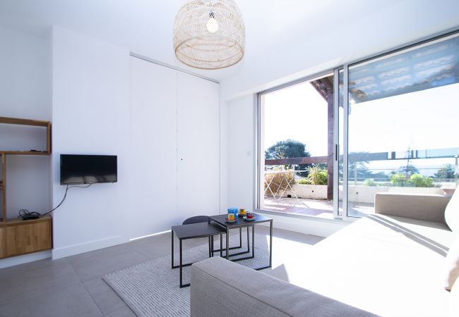 Appartement à La Ciotat - Bali. Clim, vue mer, terrasse, piscine partagée Appartement à La Ciotat - Bali. Clim, vue mer, terrasse, piscine partagée