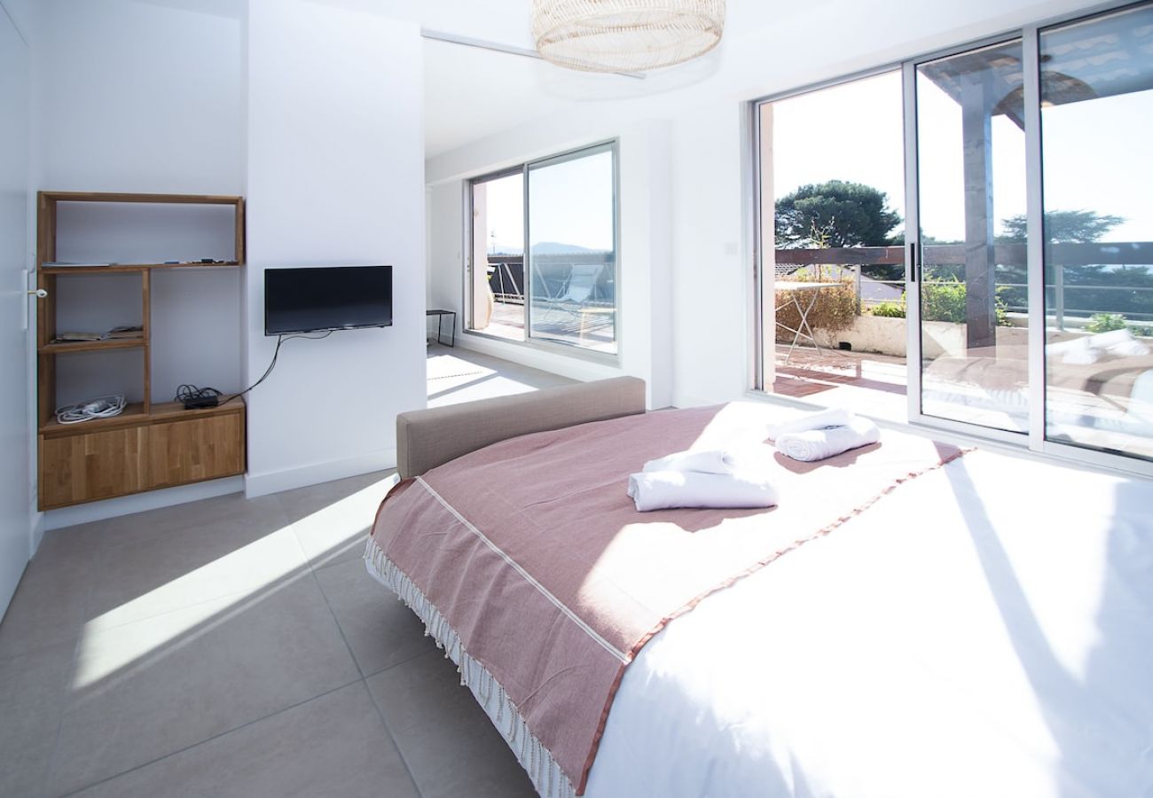 Appartement à La Ciotat - Bali. Clim, vue mer, terrasse, piscine partagée