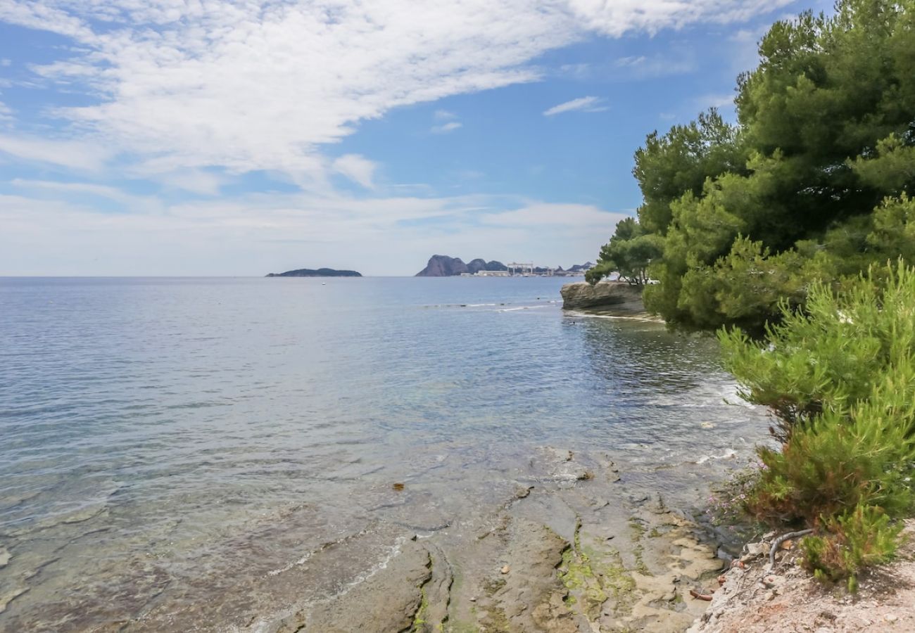 Appartement à La Ciotat - Bali, Totalement rénové, vue mer clim piscine WIFI