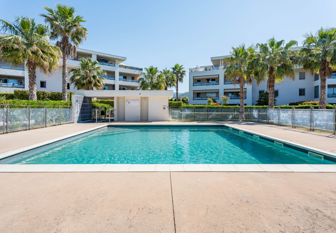 Appartement à La Ciotat - Gameou, piscine collective, 2 terrasses, Clim