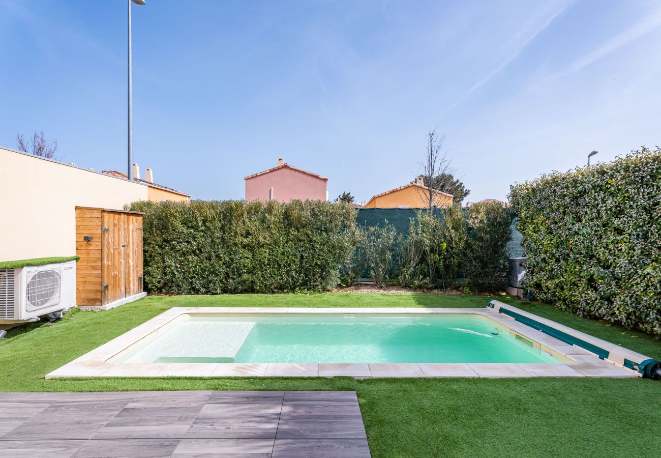 Maison à La Ciotat - Cannier. Clim, piscine chauffée, jardin, parking