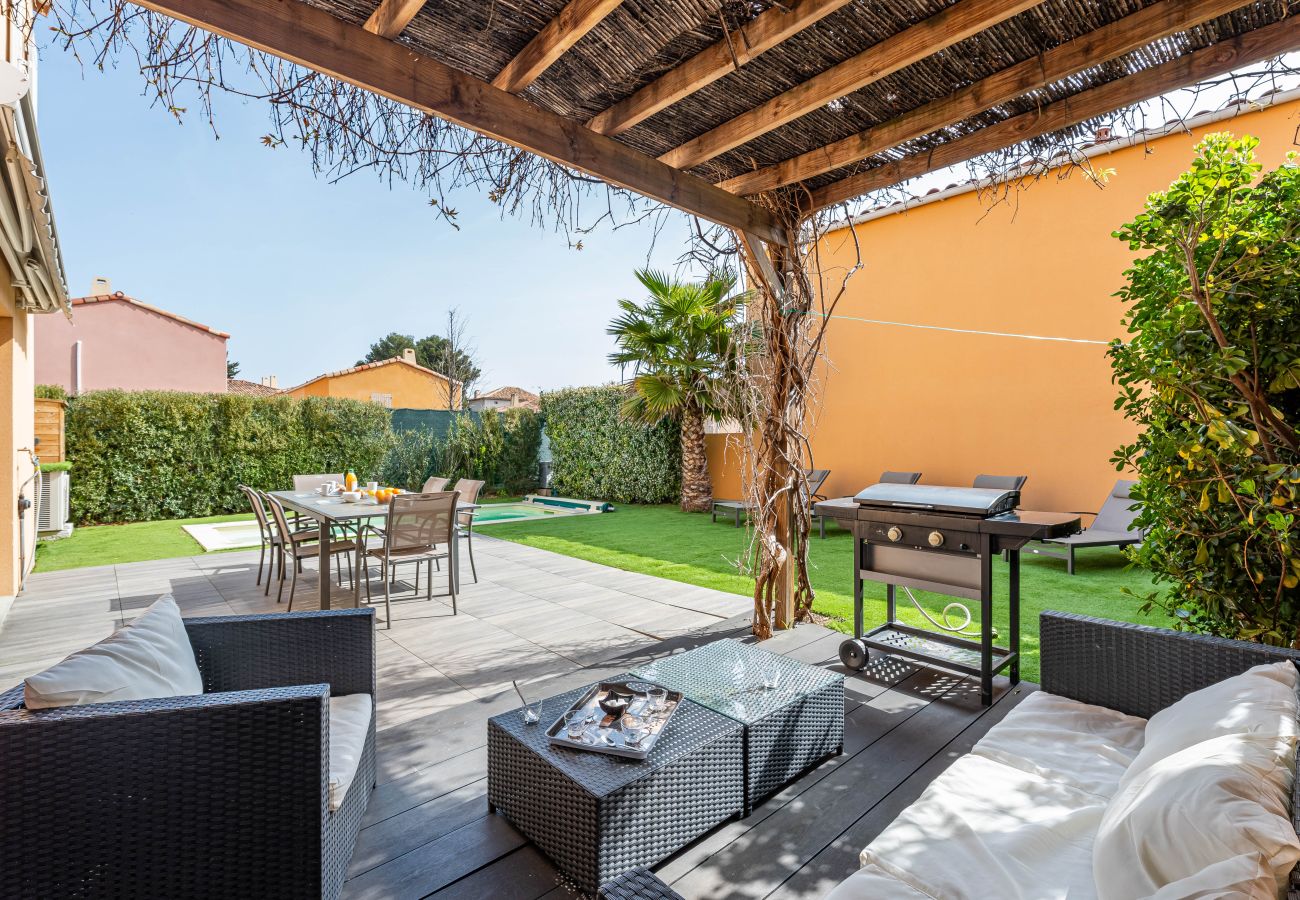 Maison à La Ciotat - Cannier. Clim, piscine chauffée, jardin, parking