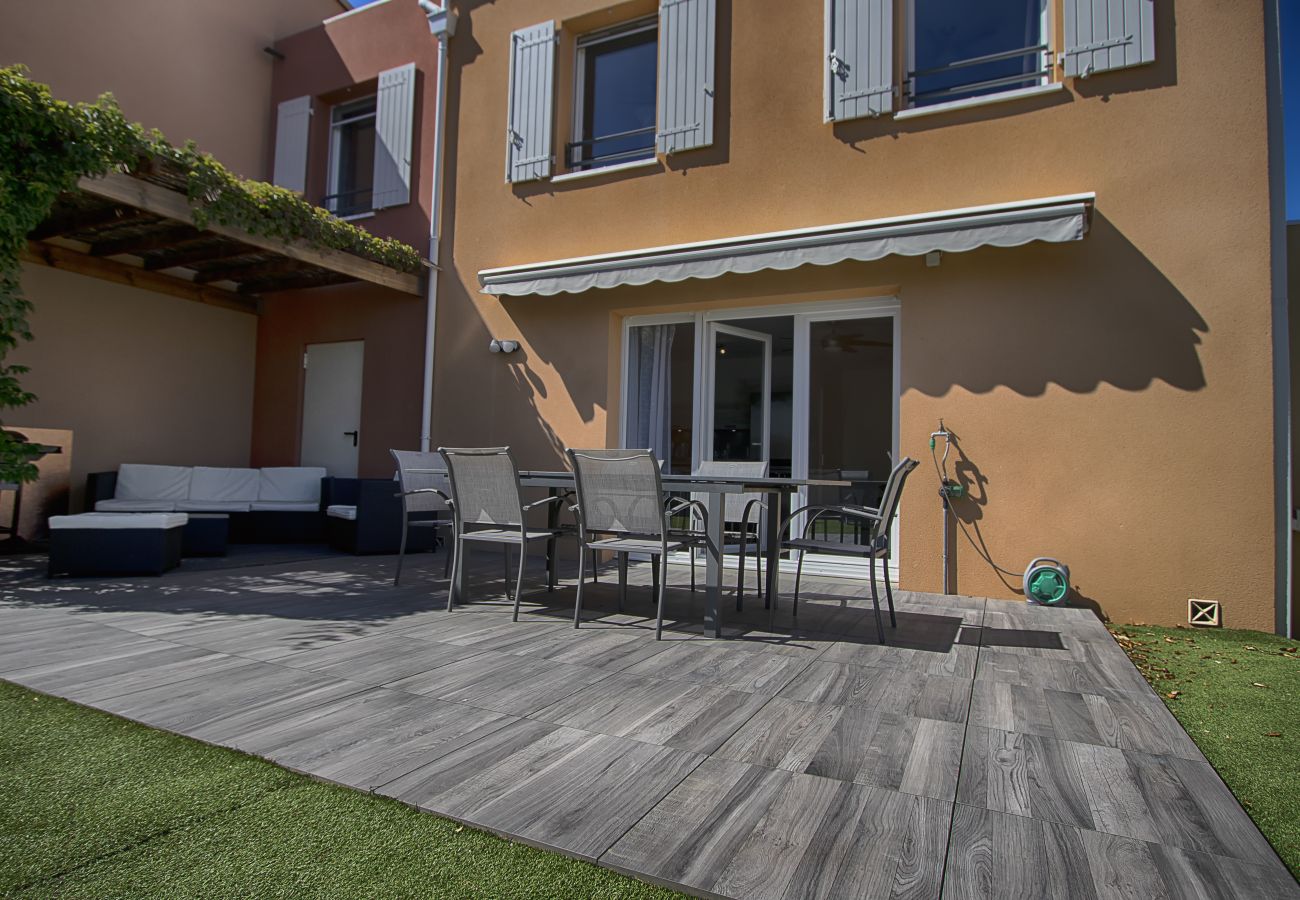 Maison à La Ciotat - Cannier. Clim, piscine chauffée, jardin, parking