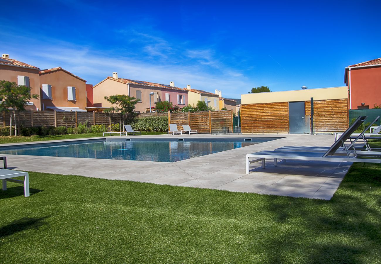 Maison à La Ciotat - Cannier. Clim, piscine chauffée, jardin, parking