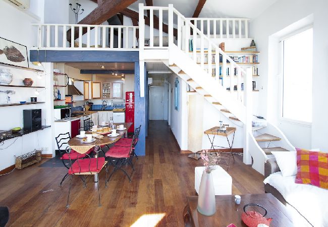 Appartement à La Ciotat - Le Biou, Charme et volupté, T4 vue mer et clim Appartement à La Ciotat - Le Biou, Charme et volupté, T4 vue mer et clim
