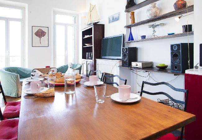Appartement à La Ciotat - Le Biou, Charme et volupté, T4 vue mer et clim Appartement à La Ciotat - Le Biou, Charme et volupté, T4 vue mer et clim