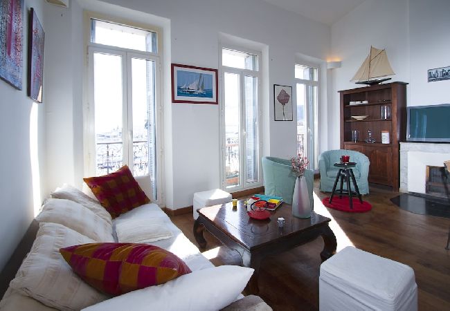 Appartement à La Ciotat - Le Biou, Charme et volupté, T4 vue mer et clim Appartement à La Ciotat - Le Biou, Charme et volupté, T4 vue mer et clim