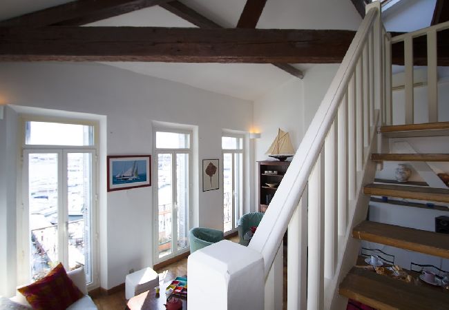 Appartement à La Ciotat - Le Biou, Charme et volupté, T4 vue mer et clim Appartement à La Ciotat - Le Biou, Charme et volupté, T4 vue mer et clim