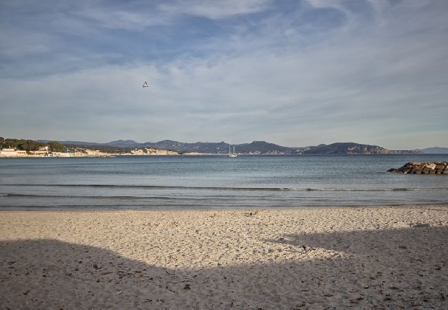 Appartement à La Ciotat - Le Biou, Charme et volupté, T4 vue mer et clim Appartement à La Ciotat - Le Biou, Charme et volupté, T4 vue mer et clim