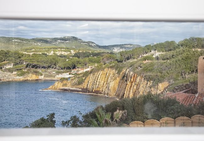 Maison à Sanary-sur-Mer - La Faligeotte front de mer, piscine chauffée clim