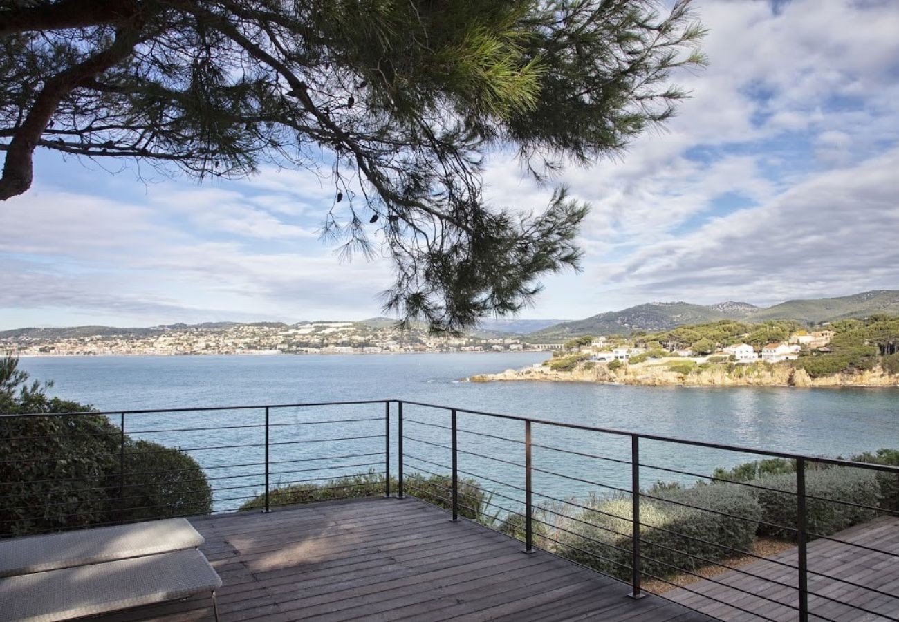 Maison à Sanary-sur-Mer - La Faligeotte front de mer, piscine chauffée clim