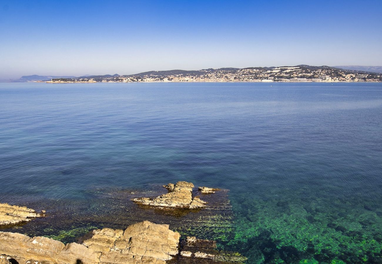 Maison à Sanary-sur-Mer - La Faligeotte front de mer, piscine chauffée clim