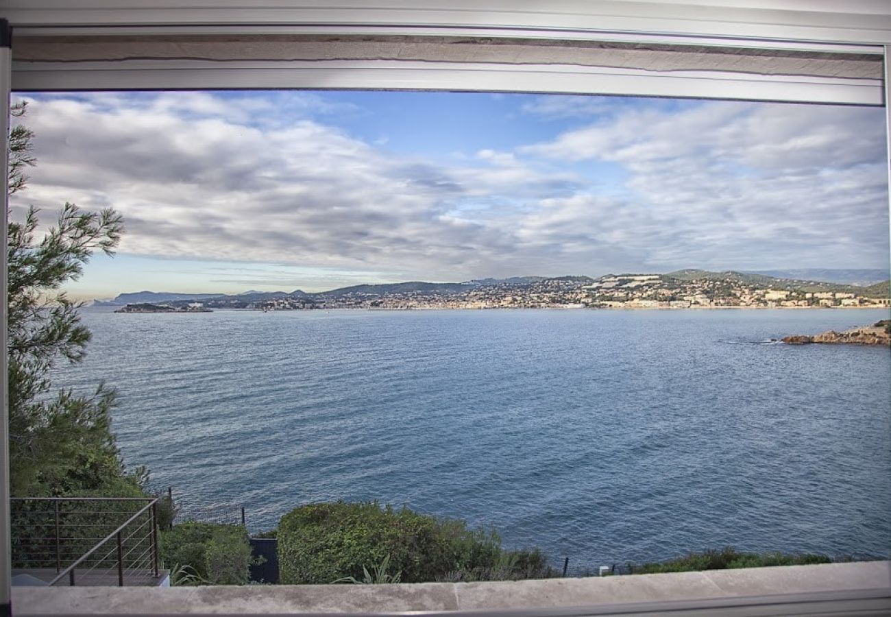 Maison à Sanary-sur-Mer - La Faligeotte front de mer, piscine chauffée clim