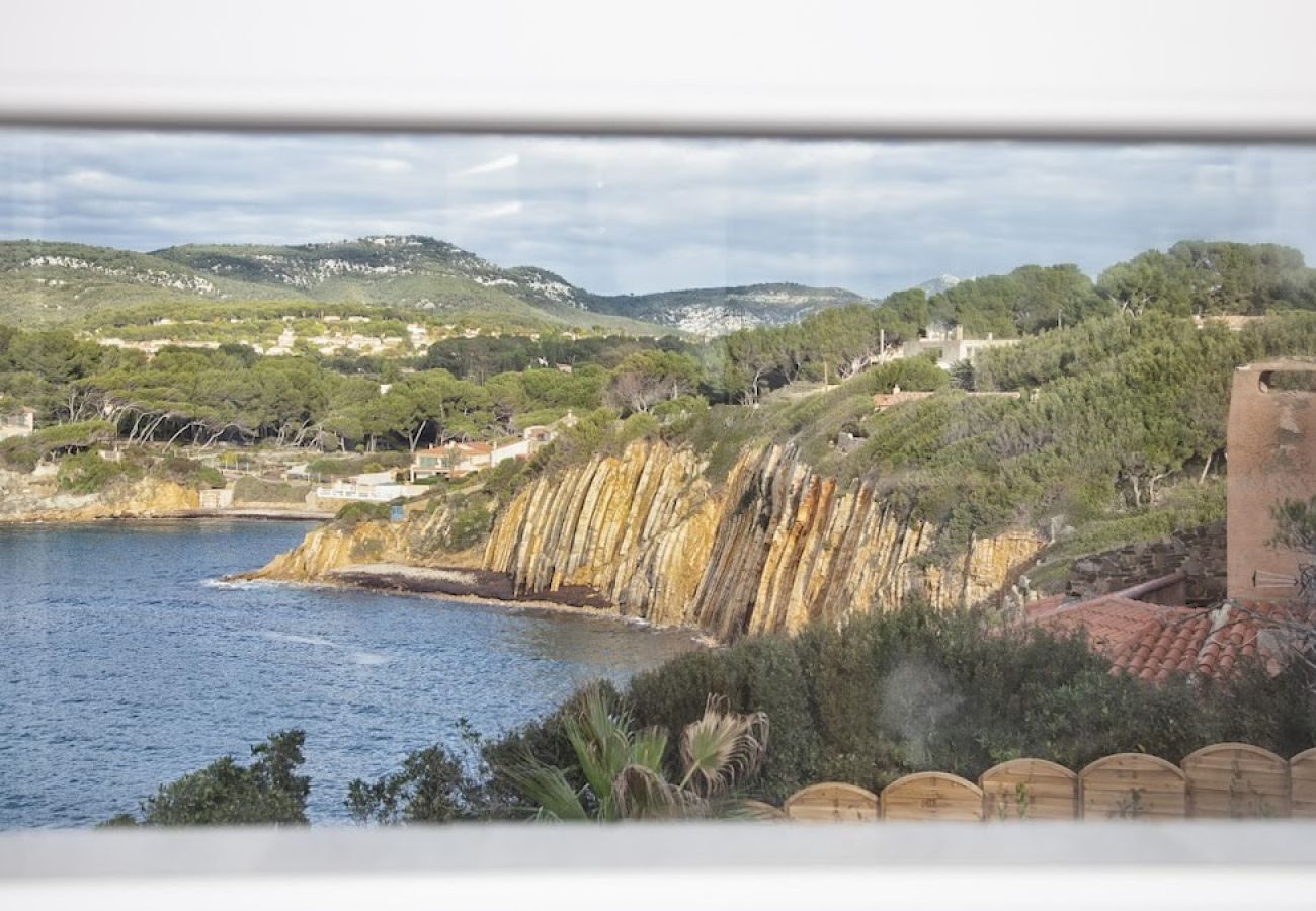 Maison à Sanary-sur-Mer - La Faligeotte front de mer, piscine chauffée clim