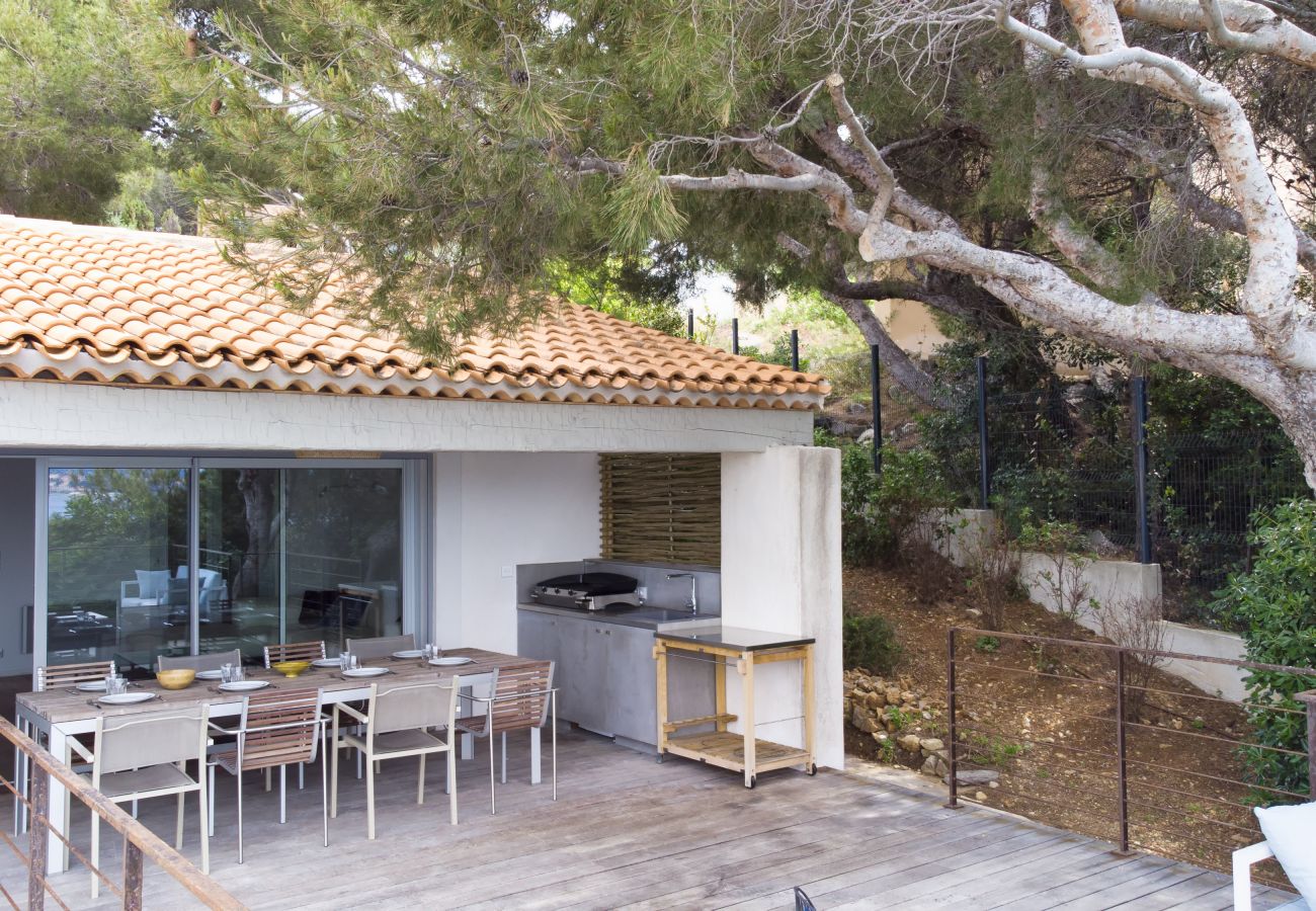 Maison à Sanary-sur-Mer - La Faligeotte front de mer, piscine chauffée clim