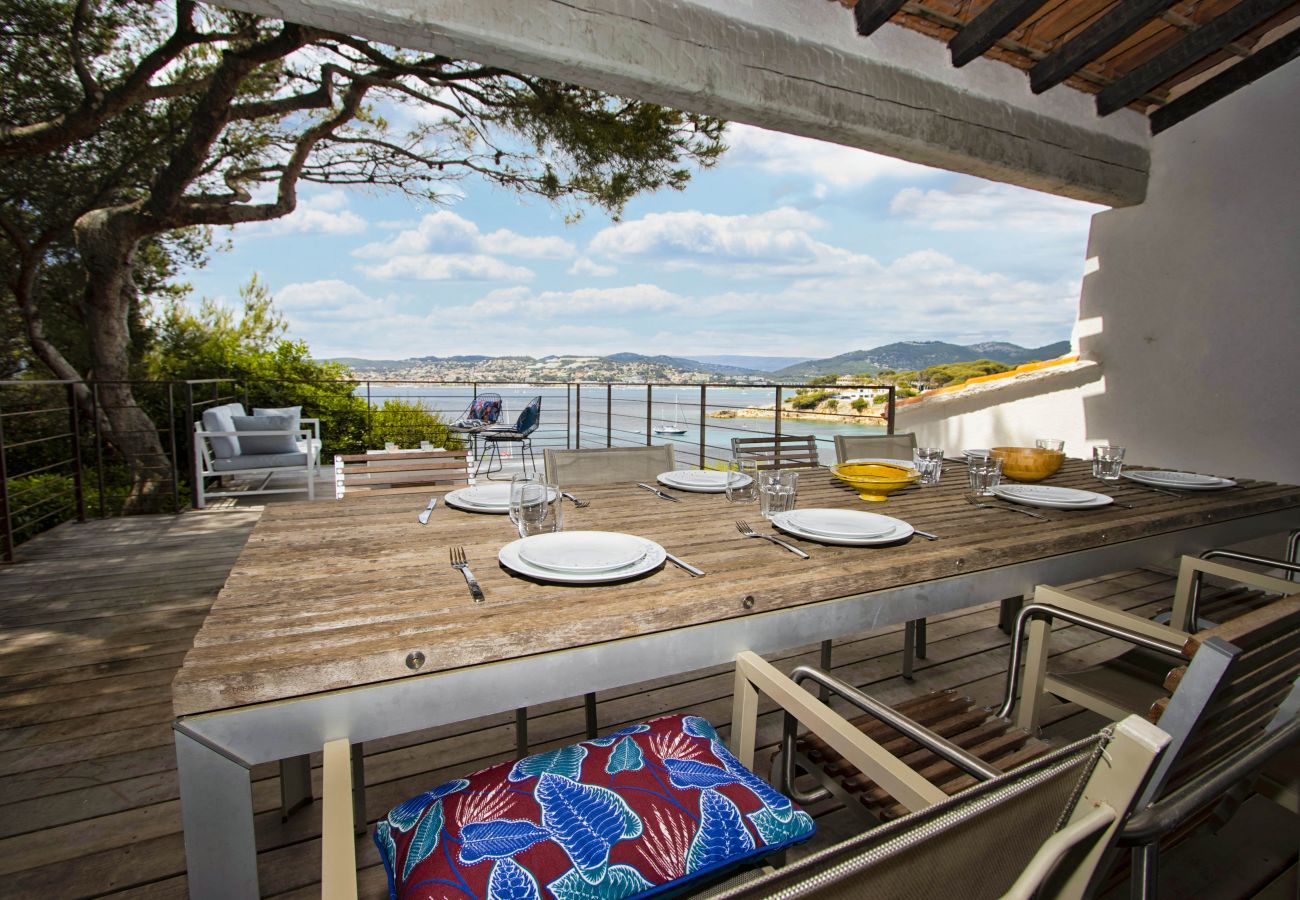 Maison à Sanary-sur-Mer - La Faligeotte front de mer, piscine chauffée clim