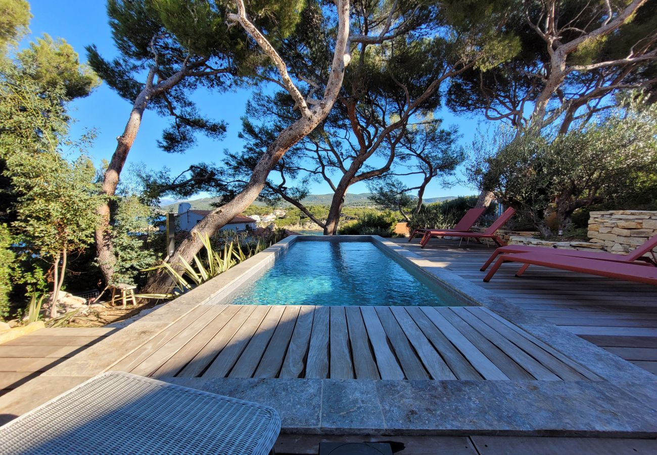 Maison à Sanary-sur-Mer - La Faligeotte front de mer, piscine chauffée clim