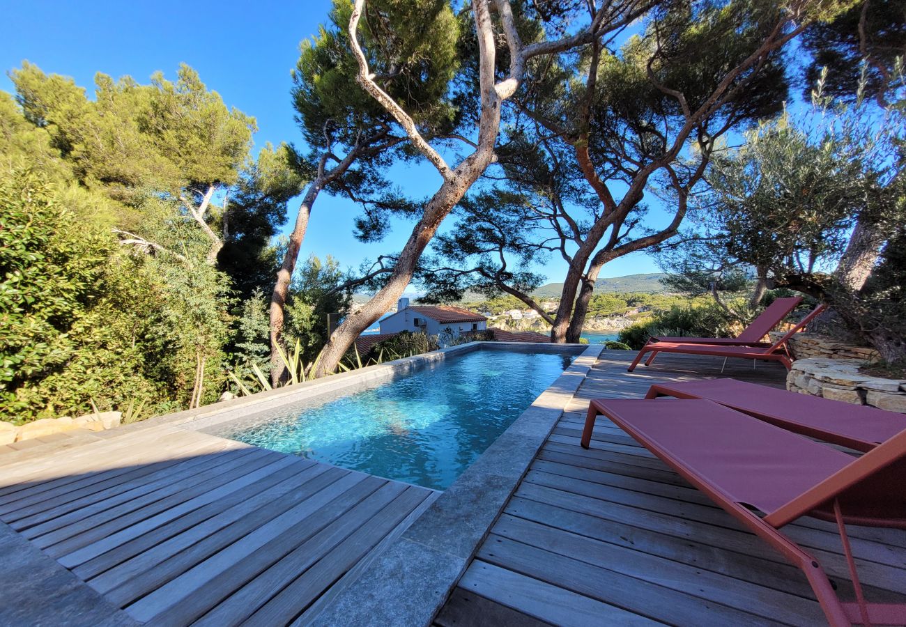 Maison à Sanary-sur-Mer - La Faligeotte front de mer, piscine chauffée clim