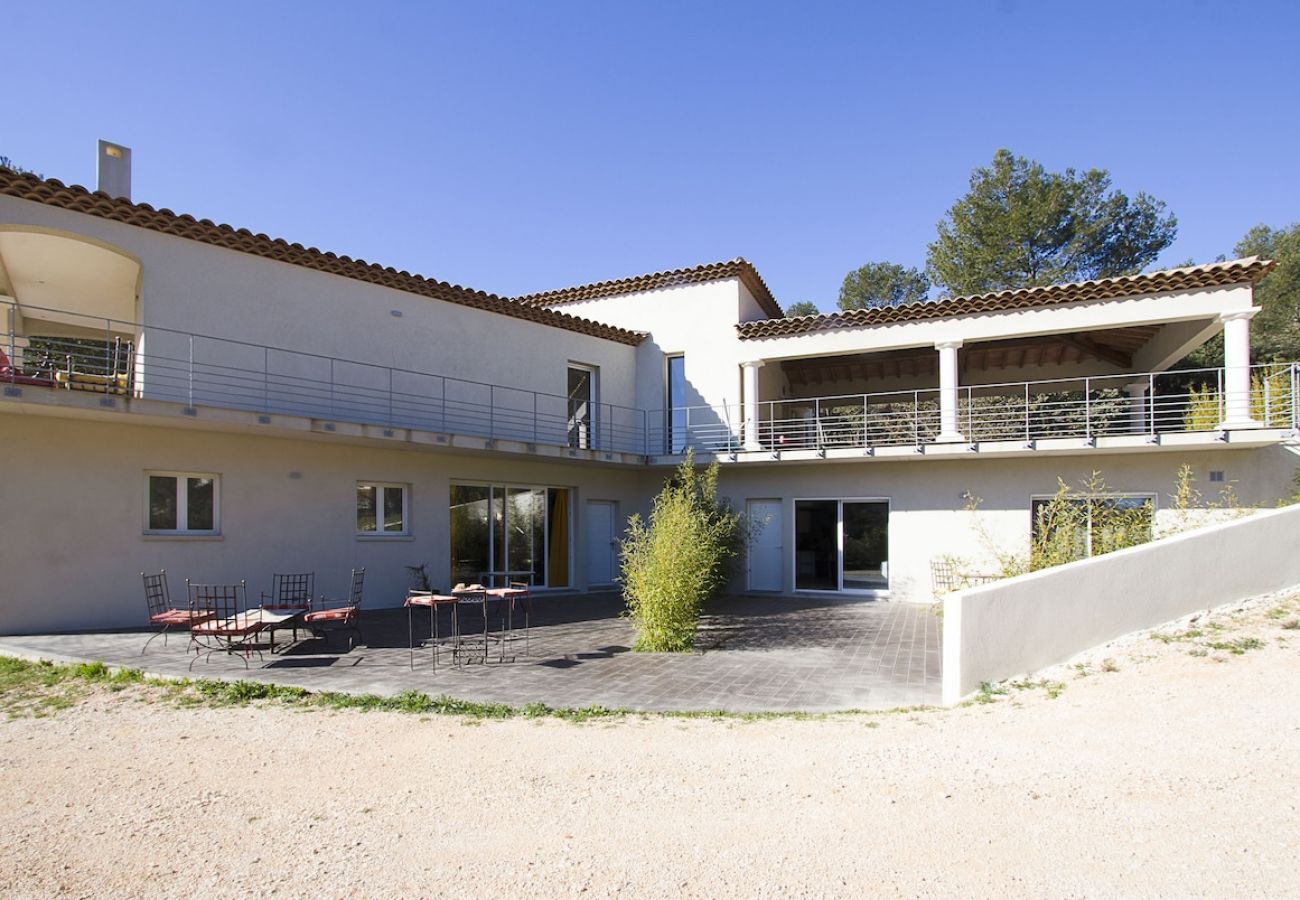 Maison à Roquefort-la-Bédoule - Rouvières. Piscine chauffée, clim, salle de sport