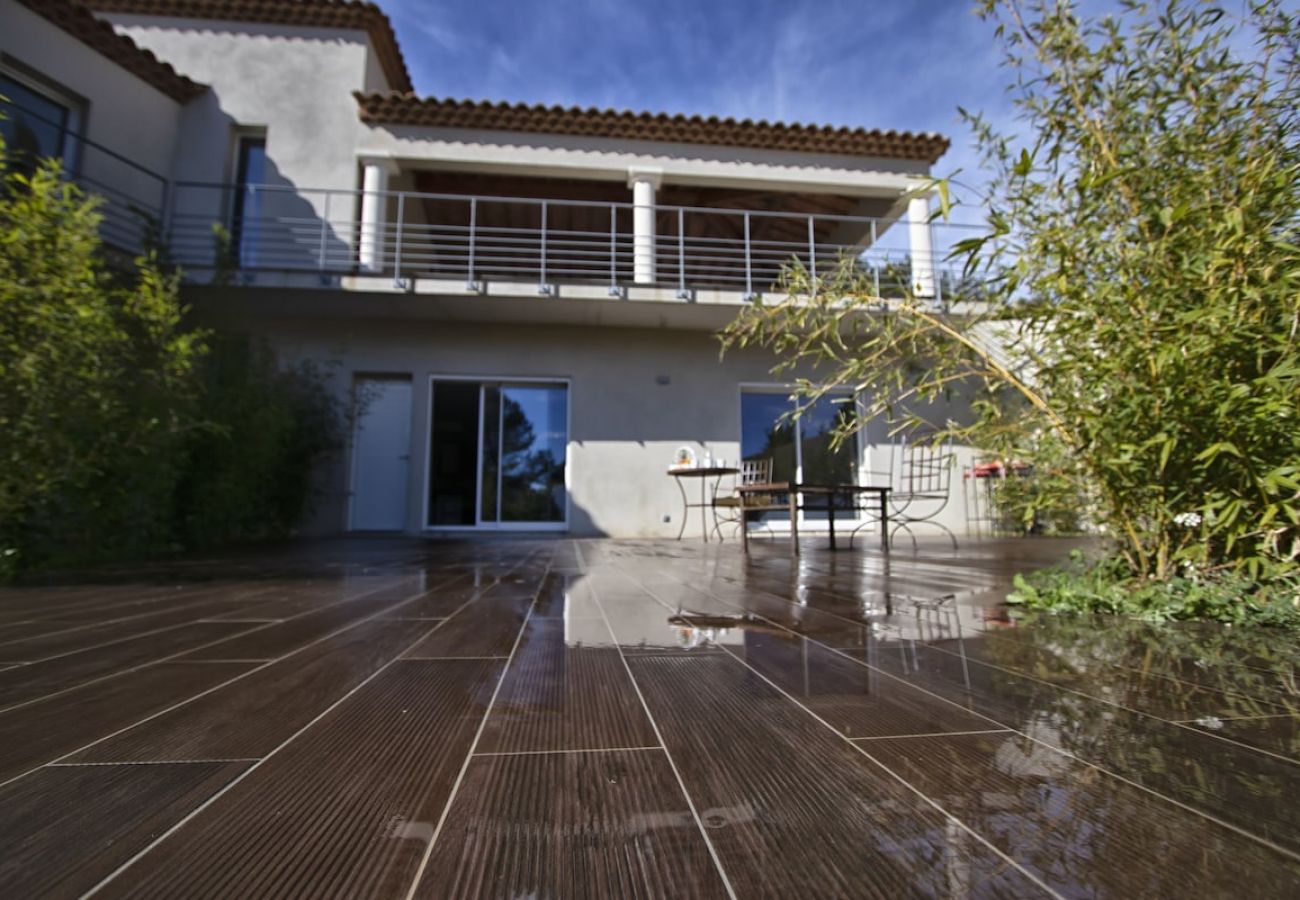 Maison à Roquefort-la-Bédoule - Rouvières. Piscine chauffée, clim, salle de sport