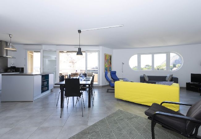 Appartement à La Ciotat - Mero. Vue mer, clim, parking, proche du vieux port Appartement à La Ciotat - Mero. Vue mer, clim, parking, proche du vieux port