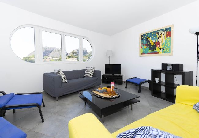 Appartement à La Ciotat - Mero. Vue mer, clim, parking, proche du vieux port Appartement à La Ciotat - Mero. Vue mer, clim, parking, proche du vieux port