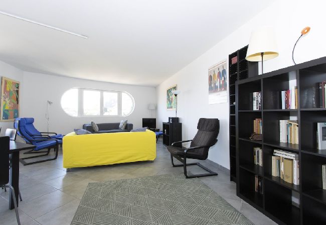 Appartement à La Ciotat - Mero. Vue mer, clim, parking, proche du vieux port Appartement à La Ciotat - Mero. Vue mer, clim, parking, proche du vieux port