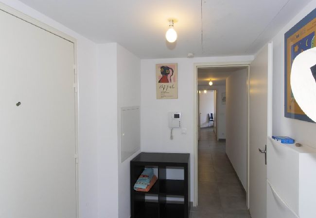 Appartement à La Ciotat - Mero. Vue mer, clim, parking, proche du vieux port Appartement à La Ciotat - Mero. Vue mer, clim, parking, proche du vieux port