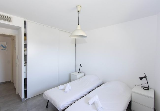 Appartement à La Ciotat - Mero. Vue mer, clim, parking, proche du vieux port Appartement à La Ciotat - Mero. Vue mer, clim, parking, proche du vieux port