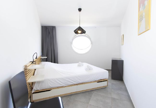 Appartement à La Ciotat - Mero. Vue mer, clim, parking, proche du vieux port Appartement à La Ciotat - Mero. Vue mer, clim, parking, proche du vieux port