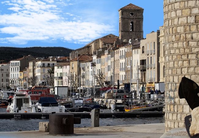 Appartement à La Ciotat - Mero. Vue mer, clim, parking, proche du vieux port Appartement à La Ciotat - Mero. Vue mer, clim, parking, proche du vieux port