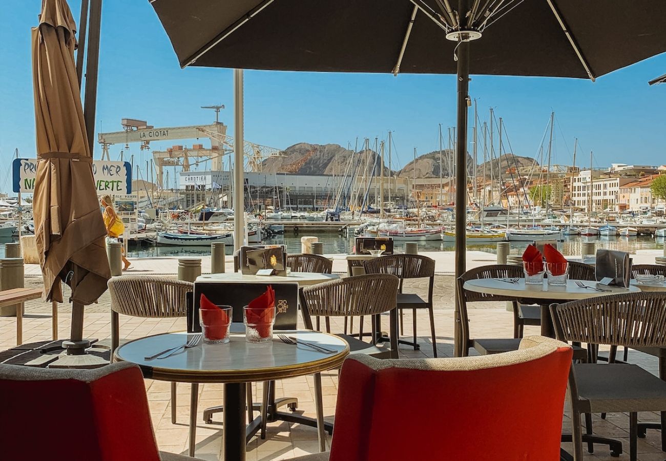 Appartement à La Ciotat - Mero. Vue mer, clim, parking, proche du vieux port