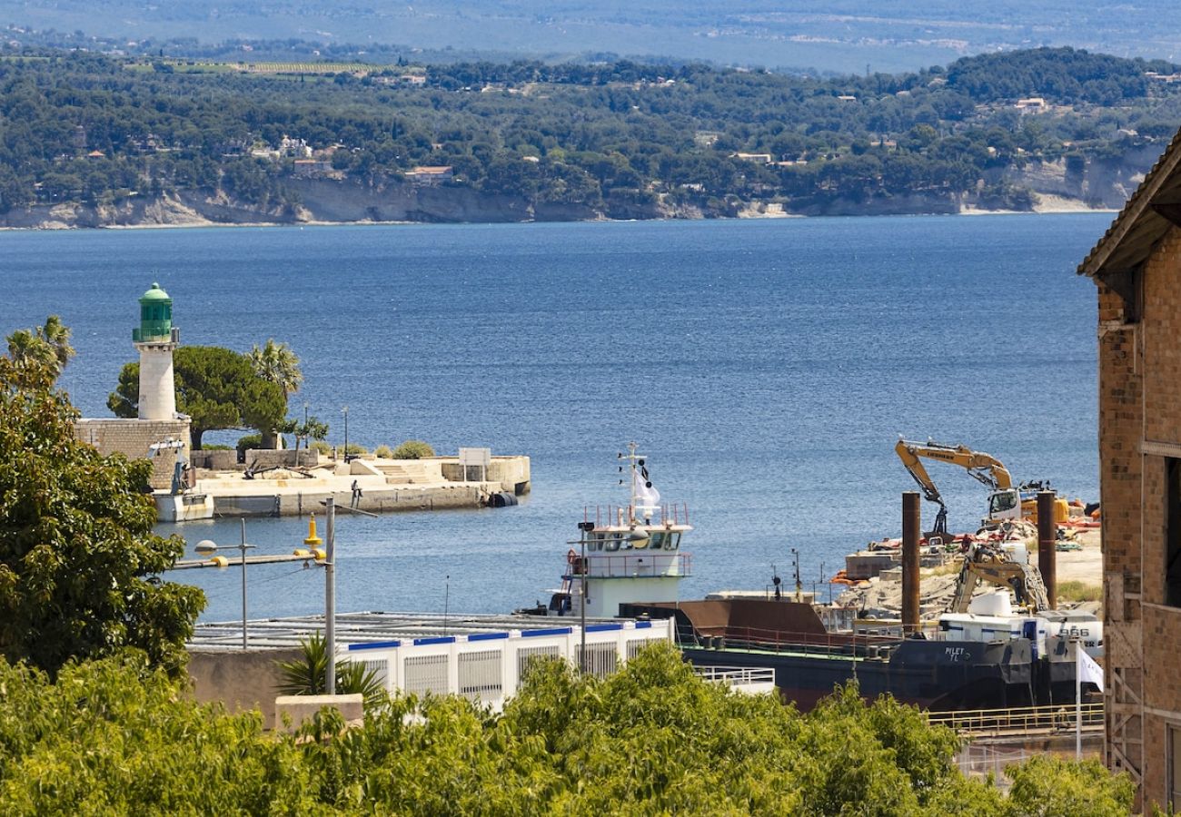 Appartement à La Ciotat - Mero. Vue mer, clim, parking, proche du vieux port
