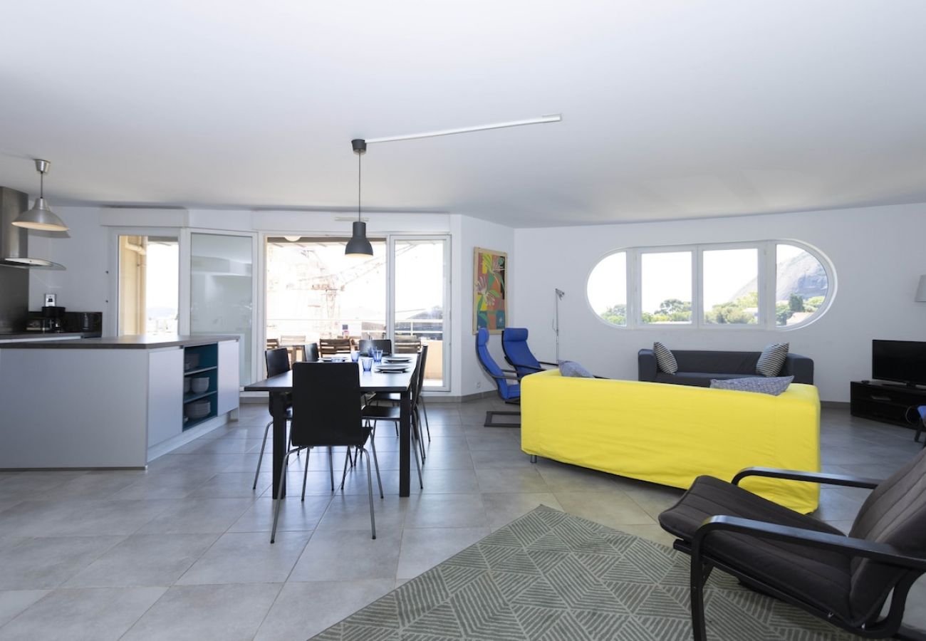Appartement à La Ciotat - Mero. Vue mer, clim, parking, proche du vieux port