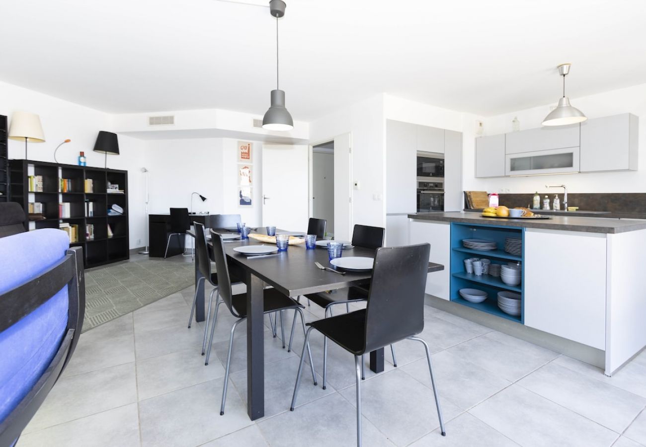 Appartement à La Ciotat - Mero. Vue mer, clim, parking, proche du vieux port