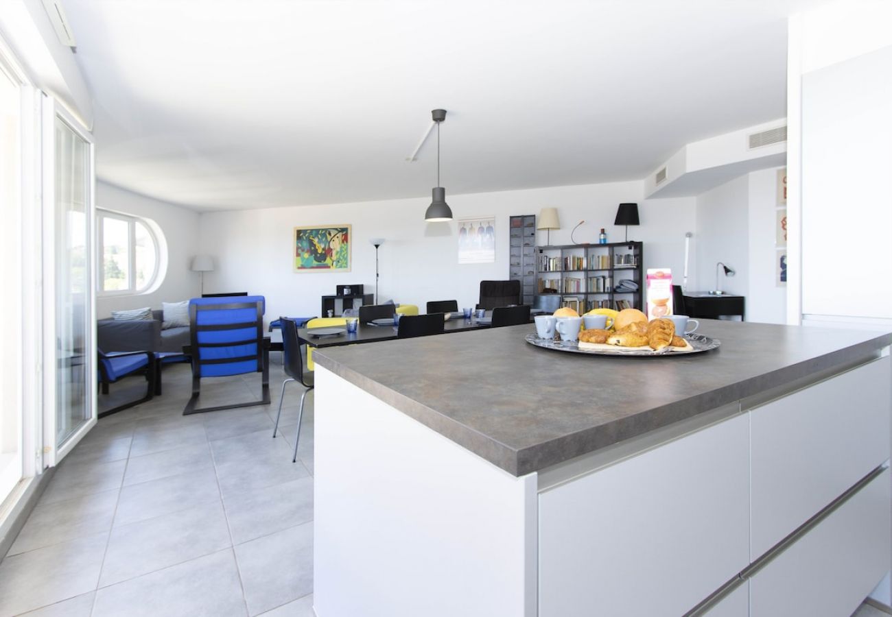 Appartement à La Ciotat - Mero. Vue mer, clim, parking, proche du vieux port
