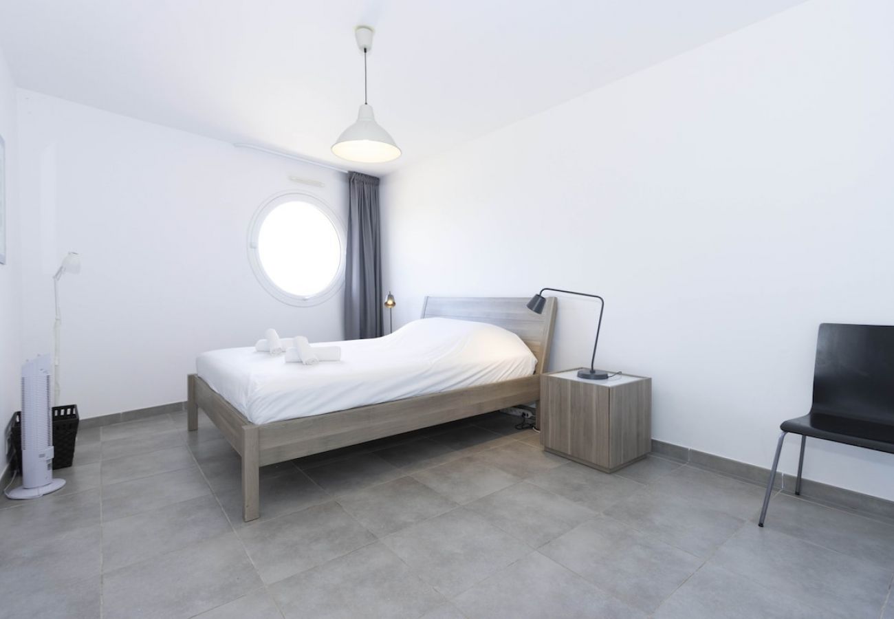 Appartement à La Ciotat - Mero. Vue mer, clim, parking, proche du vieux port