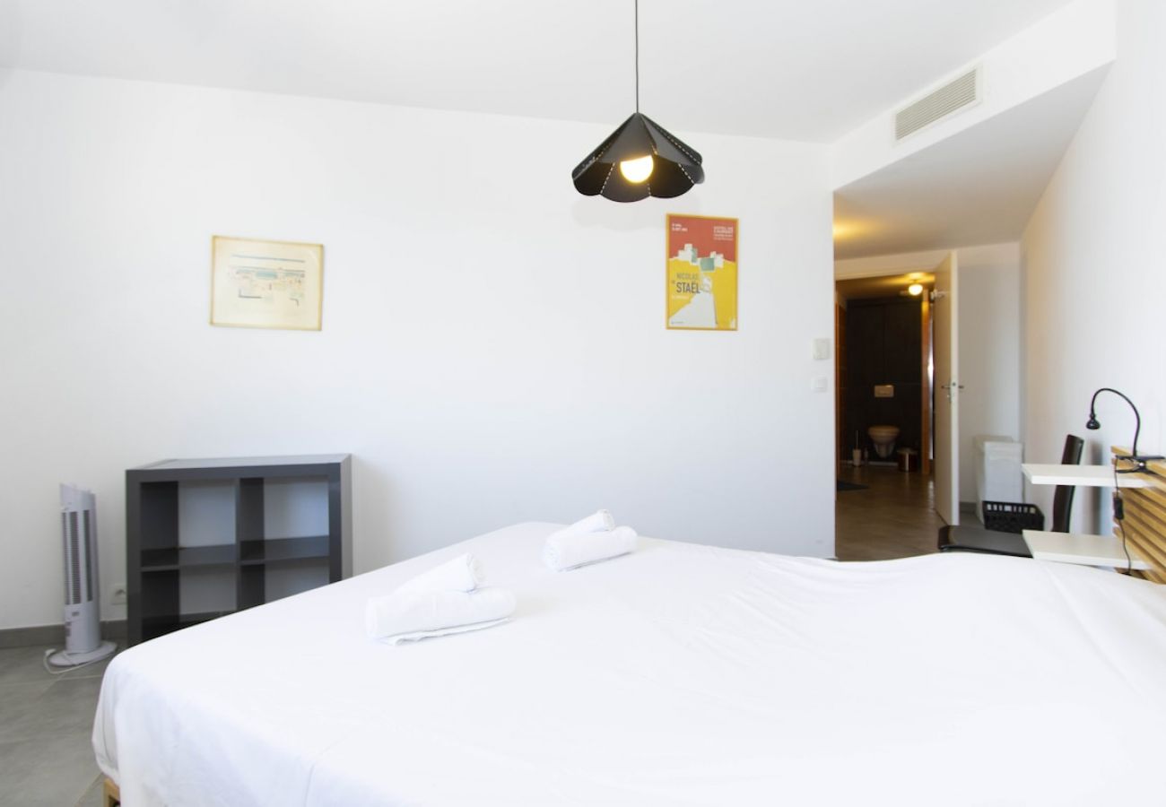 Appartement à La Ciotat - Mero. Vue mer, clim, parking, proche du vieux port