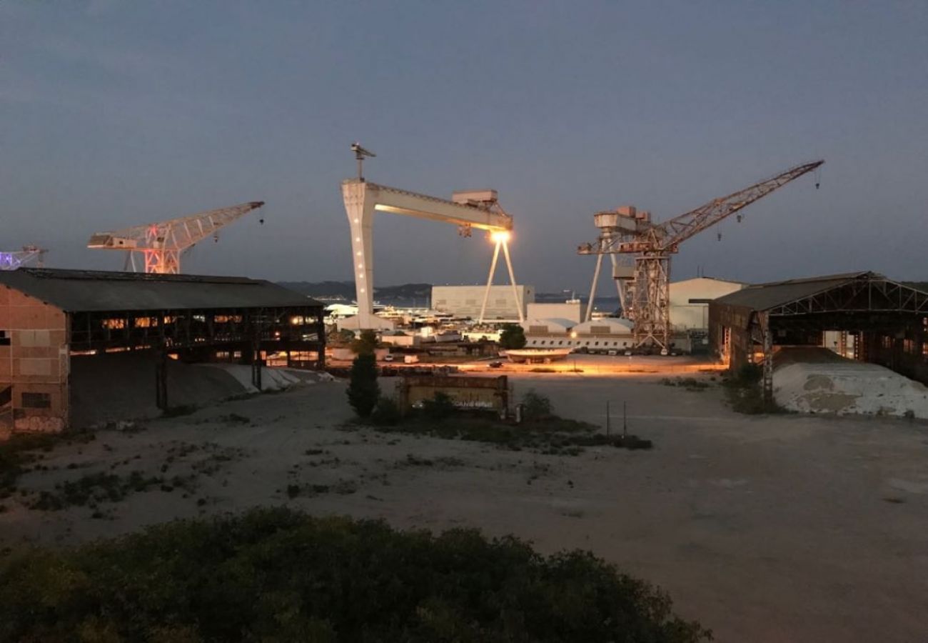 Appartement à La Ciotat - Mero. Vue mer, clim, parking, proche du vieux port