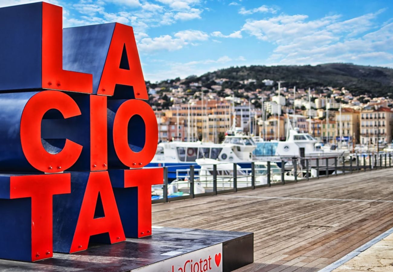 Appartement à La Ciotat - Mero. Vue mer, clim, parking, proche du vieux port