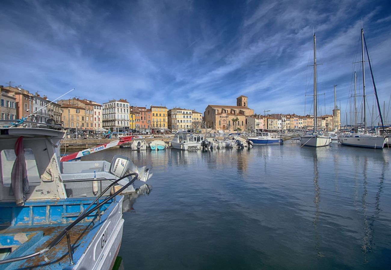 Appartement à La Ciotat - Mero. Vue mer, clim, parking, proche du vieux port