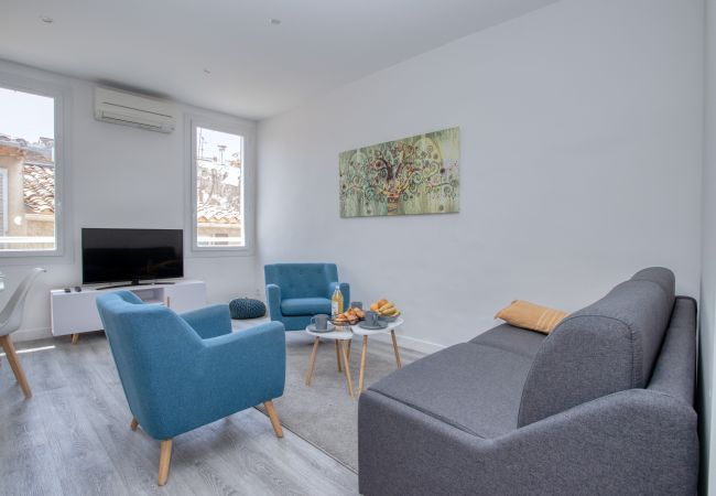 Appartement à La Ciotat - Cahino, déco contemporaine, clim, parking.