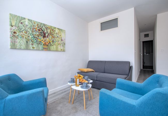 Appartement à La Ciotat - Cahino, déco contemporaine, clim, parking. Appartement à La Ciotat - Cahino, déco contemporaine, clim, parking.