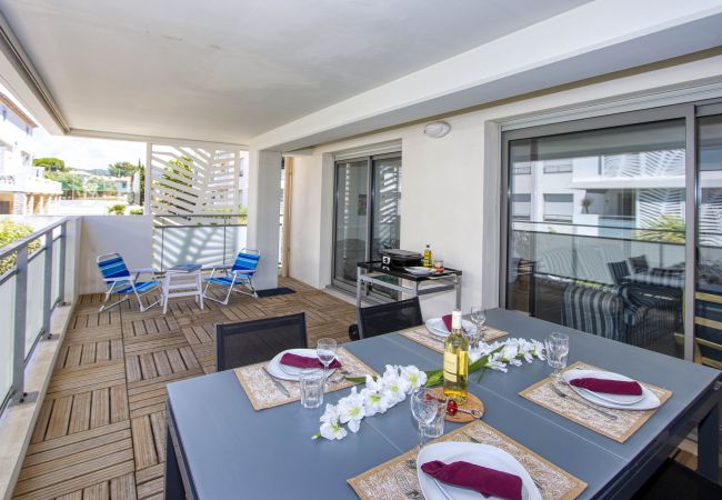  à La Ciotat - Pètro, 100 m de la plage, terrasse, clim, parking