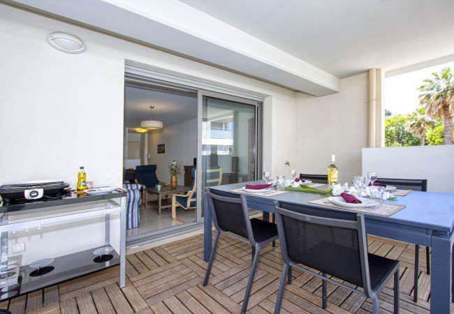 Appartement à La Ciotat - Pètro, 100 m de la plage, terrasse, clim, parking