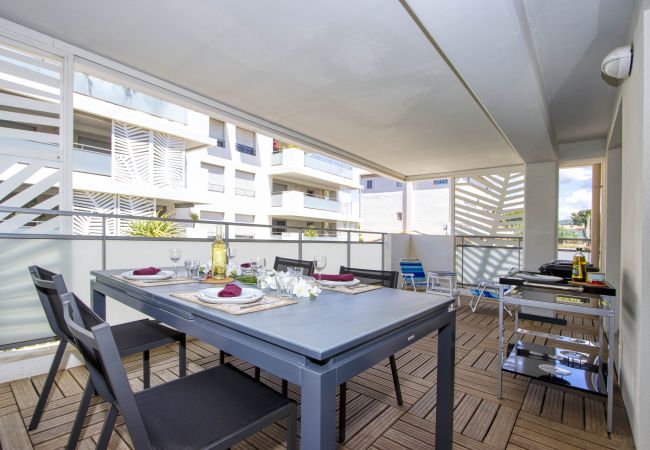 Appartement à La Ciotat - Pètro, 100 m de la plage, terrasse, clim, parking Appartement à La Ciotat - Pètro, 100 m de la plage, terrasse, clim, parking