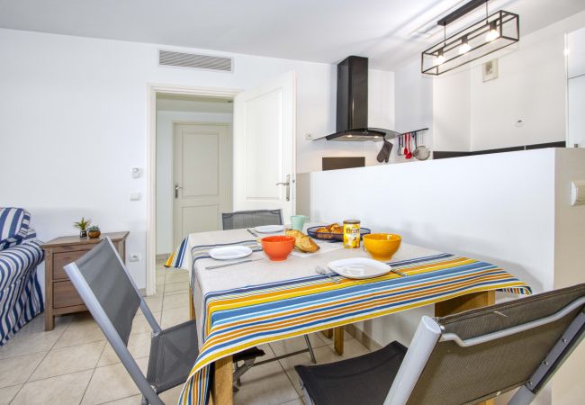 Appartement à La Ciotat - Pètro, 100 m de la plage, terrasse, clim, parking