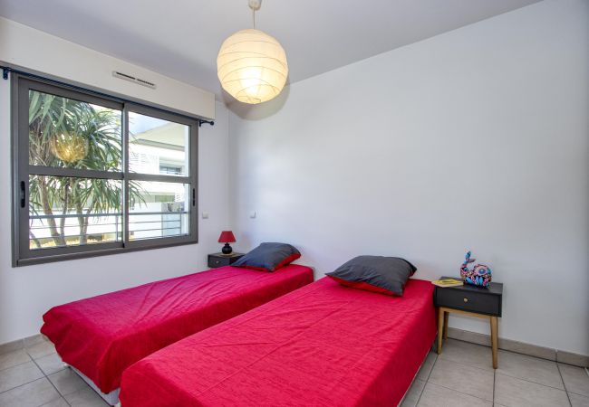 Appartement à La Ciotat - Pètro, 100 m de la plage, terrasse, clim, parking