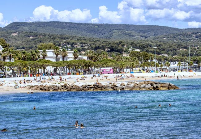 Appartement à La Ciotat - Pètro, 100 m de la plage, terrasse, clim, parking